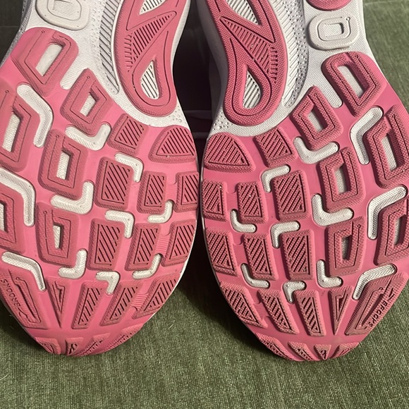 Brooks Adrenaline WORN ONCE 24 GTS 9.5 Women's grey Pink Running Shoes stability - Picture 8 of 9